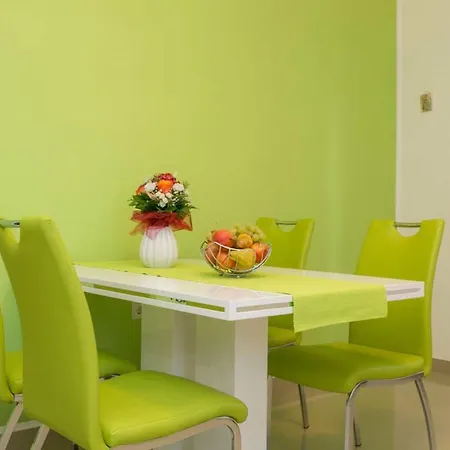 Romantik For Max 4 People, Kids Friendly With Playground And Pool