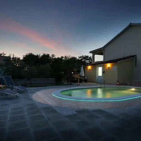 Romantik For Max 4 People, Kids Friendly With Playground And Pool