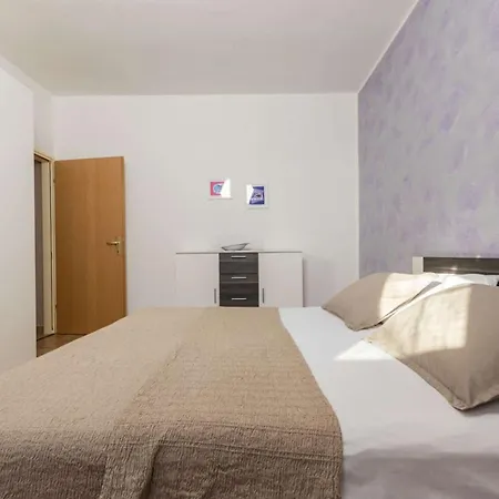 Romantik For Max 4 People, Kids Friendly With Playground And Pool