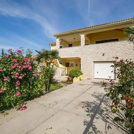 Romantik For Max 4 People, Kids Friendly With Playground And Pool